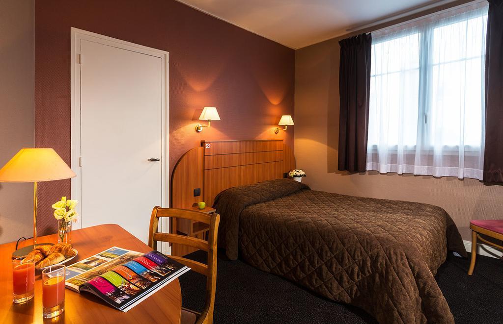 Hotel Astrid รูออง ภายนอก รูปภาพ