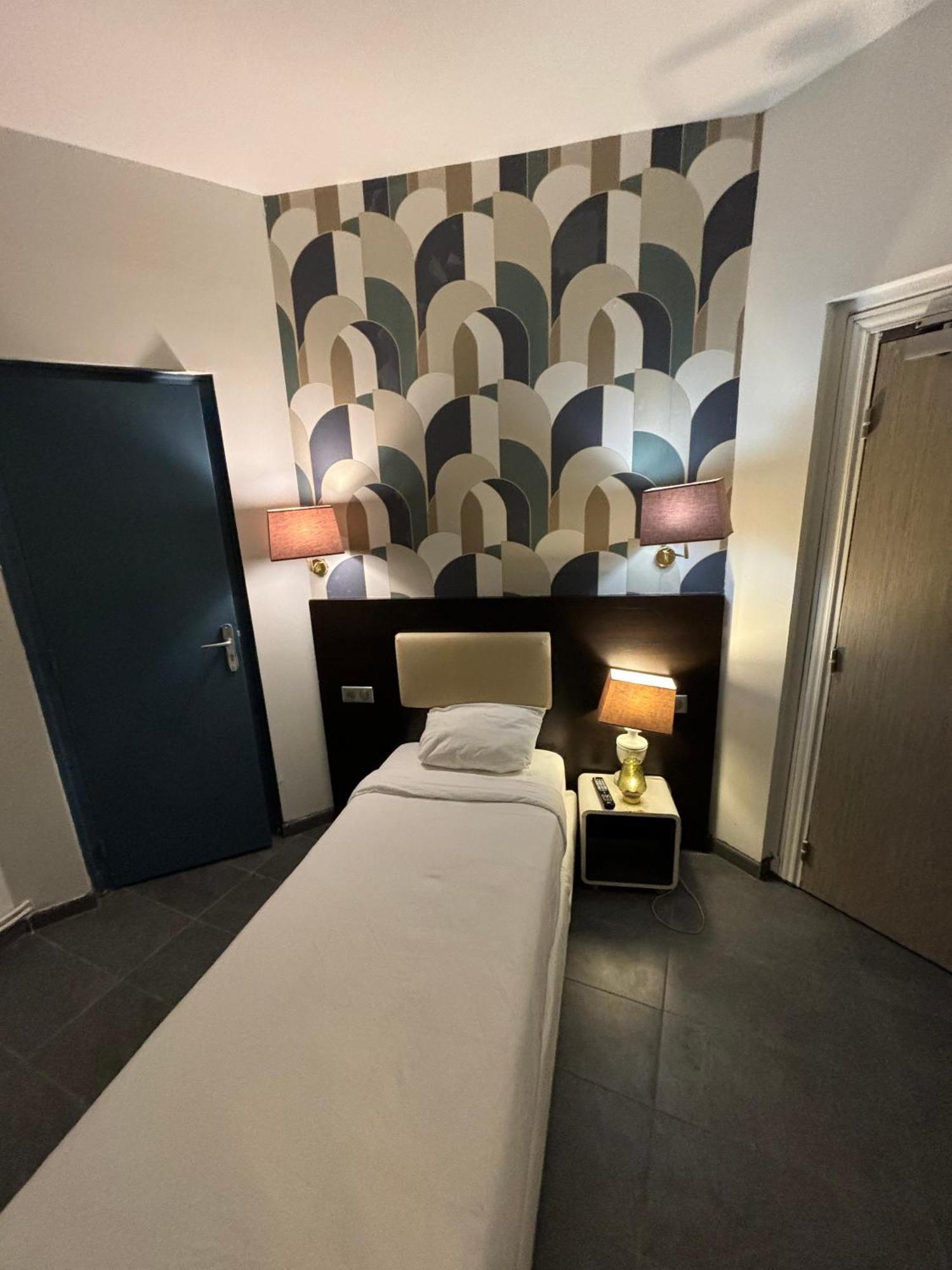 Hotel Astrid รูออง ภายนอก รูปภาพ