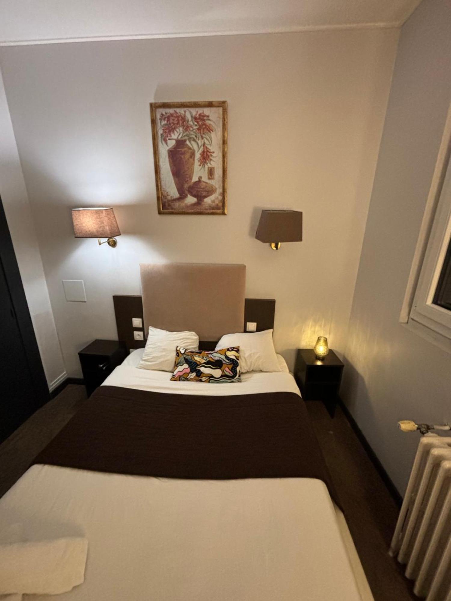 Hotel Astrid รูออง ภายนอก รูปภาพ