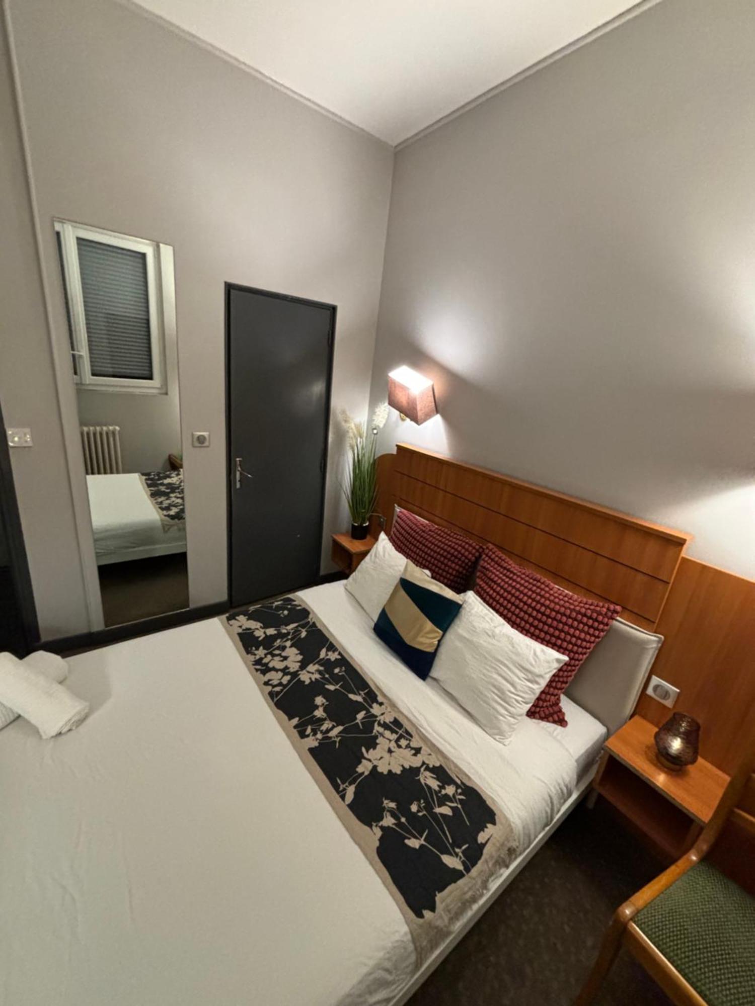 Hotel Astrid รูออง ภายนอก รูปภาพ