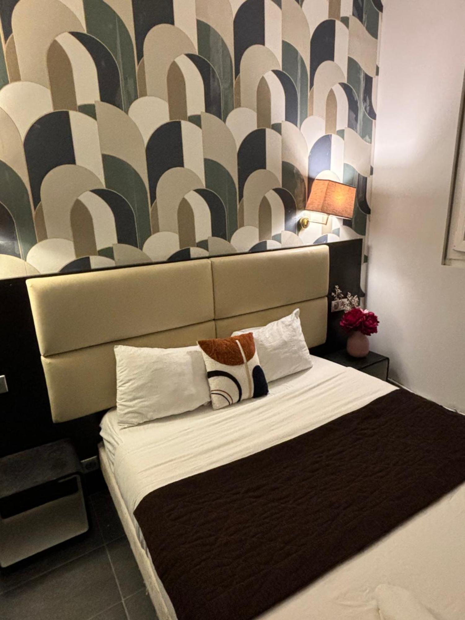 Hotel Astrid รูออง ภายนอก รูปภาพ