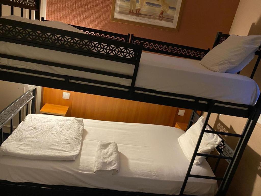 Hotel Astrid รูออง ภายนอก รูปภาพ