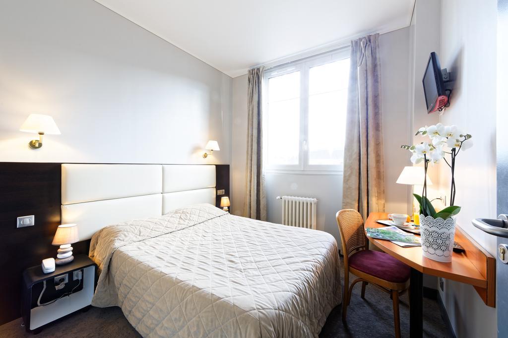 Hotel Astrid รูออง ภายนอก รูปภาพ