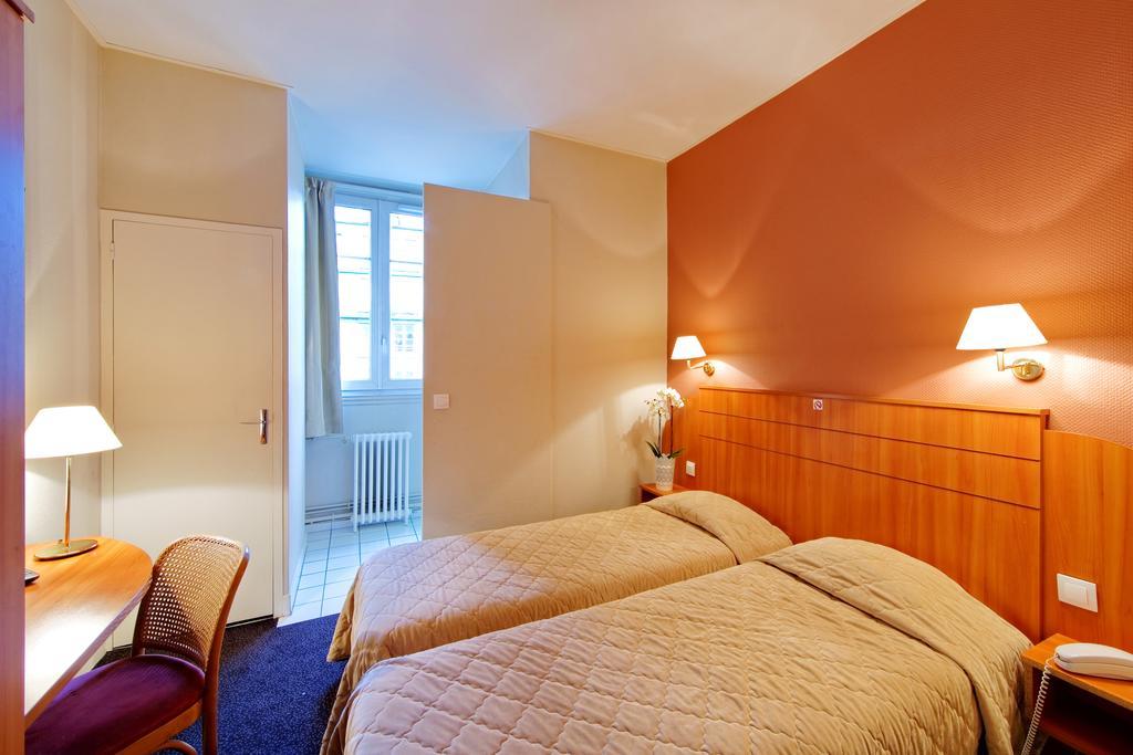 Hotel Astrid รูออง ภายนอก รูปภาพ